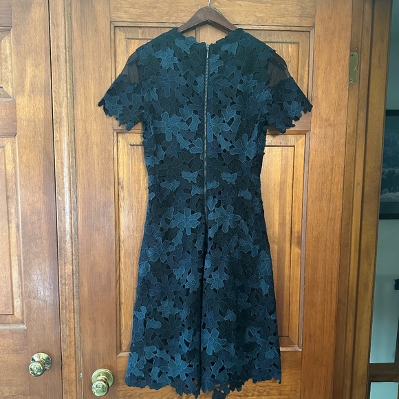 Elie Tahari Ophelia Lace Sheath Dress in Black/Blue size 4 - Picture 5 of 13